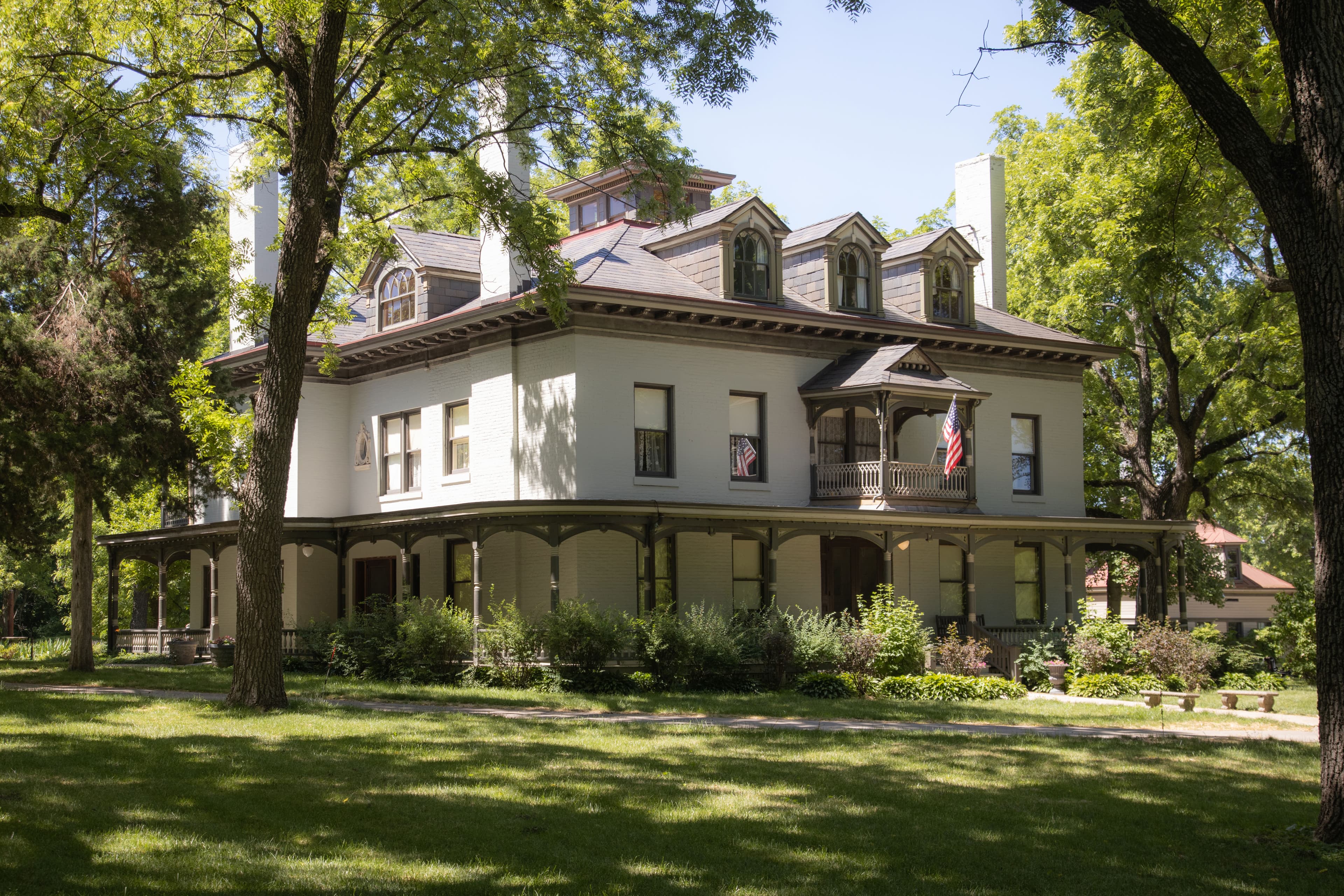 Bingham-Waggoner Mansion & Estate